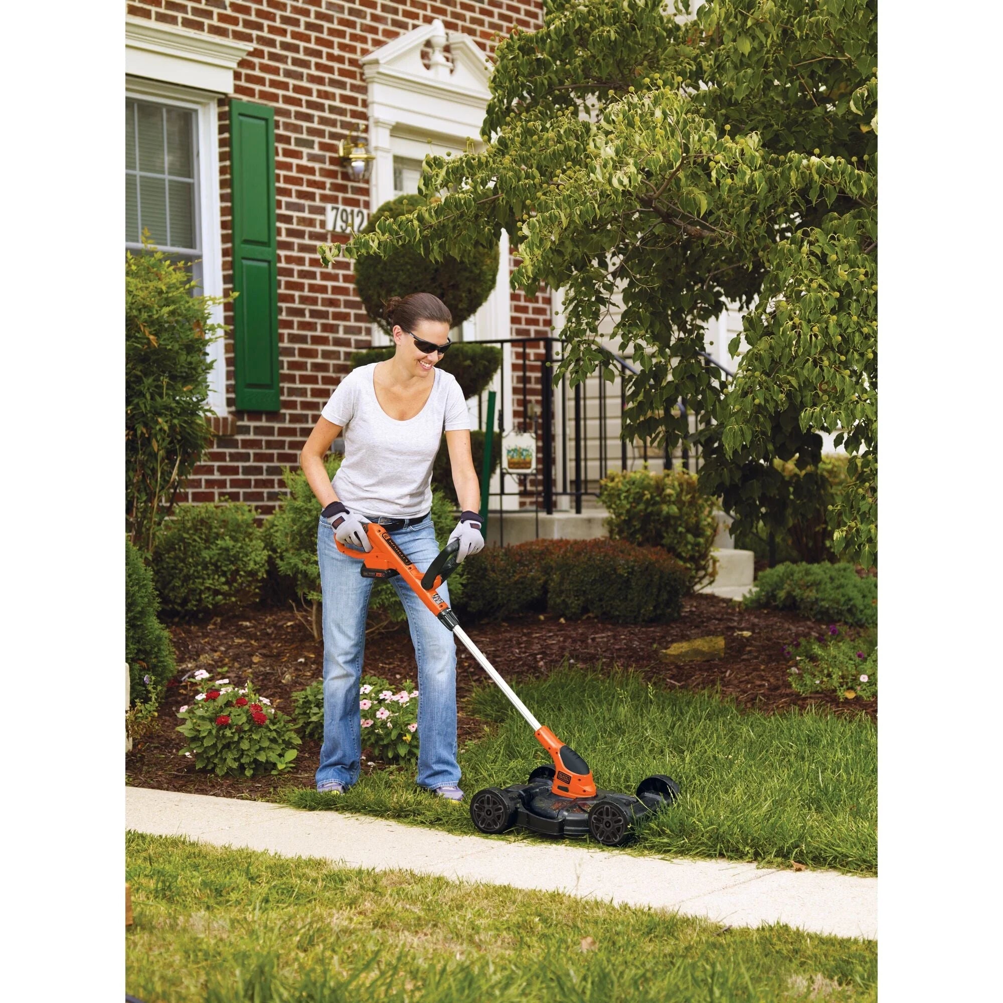 BLACK+DECKER 20V MAX* Lithium 12 inch 3-in-1 Compact Mower, MTC220